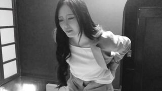 【Chinese subtitles】Peeing | The results of women using the disaster-only toilet | Japanese women, masturbating with vibrator spray